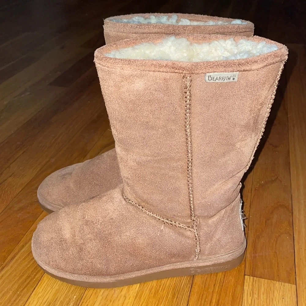 BearPaw Emma Low Sheepskin/Wool‎ Lined Suede boots.  Size 7